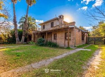 Casa · 190m² · 6 Ambientes · 2 Cocheras · Casa 4 Dorm. Dos Baños Gran Jardin