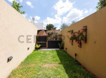 Casa · 77m² · 3 Ambientes · 1 Cochera · Venta Dúplex de 3 Ambientes con Parque y Parrilla - Permuta