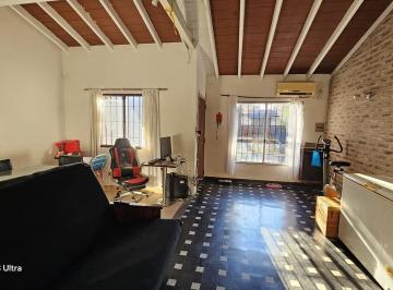 PH · 216m² · 4 Ambientes · 1 Cochera · PH en La Plata
