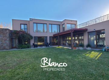 Casa · 373m² · 5 Ambientes · 2 Cocheras · Casa en Venta en Estancias del Pilar, Pilar, G. B. a. Zona Norte