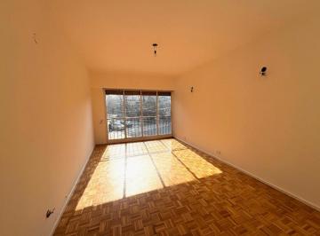 Departamento · 55m² · 3 Ambientes · 3 Ambientes Sobre Av con Patio - Impecable Estado!