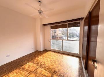 Departamento · 62m² · 3 Ambientes · 3 Ambientes Sobre Av con Patio - Impecable Estado!