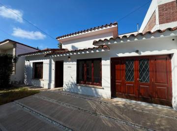 Casa · 165m² · 6 Ambientes · 2 Cocheras · Venta Casa 2 Dorm.. B° Centenario