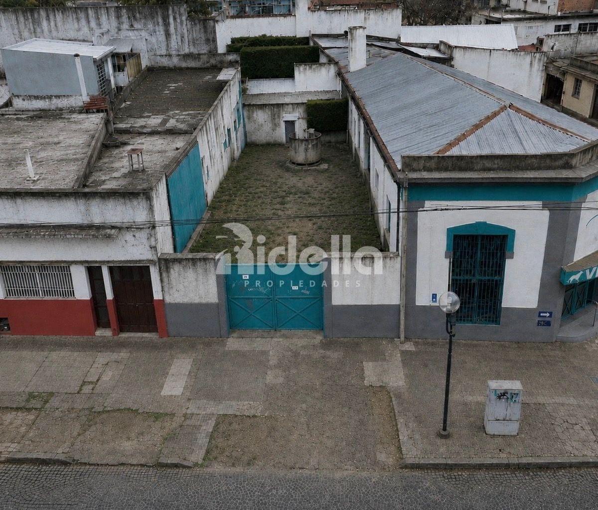 C.63 . Entre Esquina 115,  La Plata, La Plata