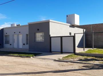 Casa · 180m² · 3 Ambientes · 1 Cochera · Casa en Alquiler