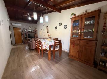 Casa · 2000000ha · 4 Ambientes · 1 Cochera · Casa Banfield - Bajo Su Valor - Escucho Ofertas