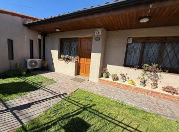 Casa · 124ha · 4 Ambientes · 1 Cochera · Venta Casa Banfield Este Escucho Ofertas
