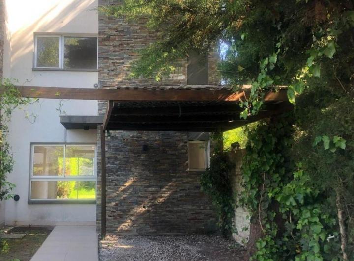 Casa en alquiler en Manuel B Gonnet · 3 ambientes