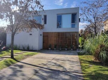 Casa · 300m² · 6 Ambientes · 1 Cochera · Casa en Venta en Los Sauces, Nordelta, Tigre