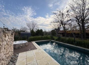 Casa · 220m² · 5 Ambientes · 2 Cocheras · Casa en Zelaya