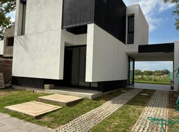 Casa · 145m² · 3 Dormitorios · 2 Cocheras · Casa a Estrenar Nuevo Malagueño Excelente Calidad