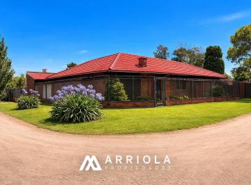 Casa · 208m² · 5 Ambientes · 1 Cochera · Casa de 5 Ambientes en Barrio Alfar Sobre Lote de 845 m²
