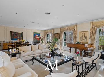 Casa · 662m² · 7 Ambientes · 2 Cocheras · Venta - Casa en Barrio Parque, 7 Ambientes, Ascensor, Patios y Terrazas, 2 Cocheras