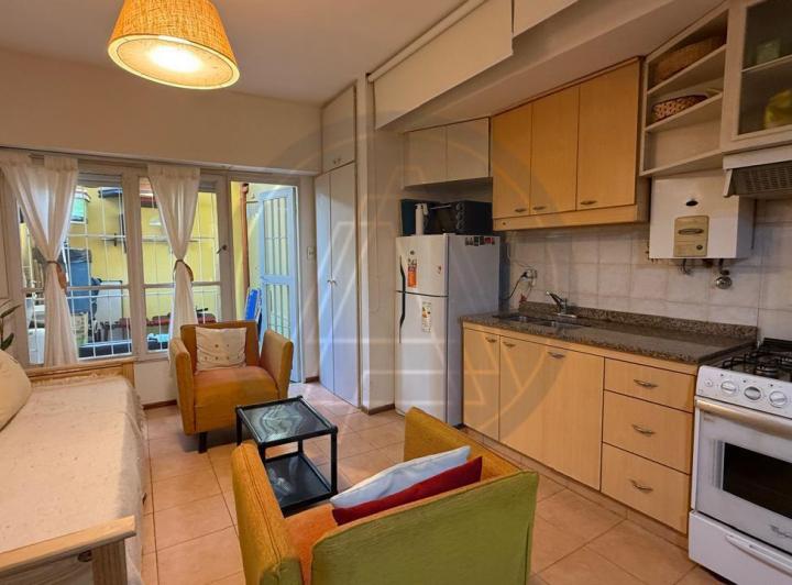 Departamento de Dos Ambientes con Patio Propio en Venta - Agronomía
