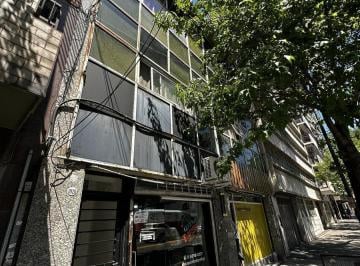 Local comercial · 125m² · 4 Ambientes · PH Que Incluye 2 Deptos y un Local Sin Subdividir. Se Vende en Block