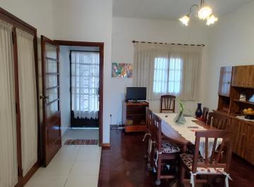 Casa · 111m² · 3 Ambientes · 1 Cochera · Casa en Echesortu