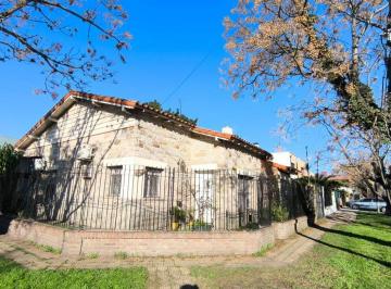 Casa · 136m² · 6 Ambientes · 1 Cochera · Casa 3 Dorm. con Cochera y Patio en Burzaco