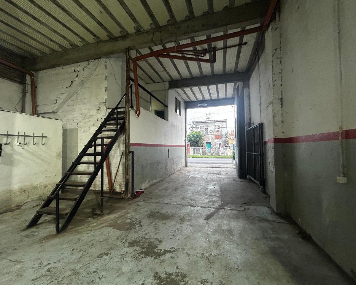 Achaval  al 2300,  Lanús Este, Lanús