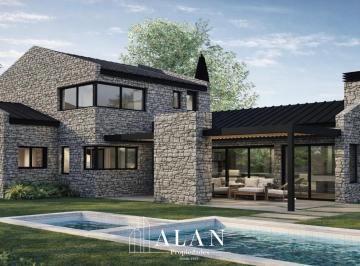 Casa · 260m² · 4 Ambientes · 2 Cocheras · Moderno Chalet 4 Amb. en Barrio Barrancas de San Benito