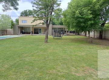 Casa · 210m² · 5 Ambientes · 6 Cocheras · Casa 5 Ambientes a Estrenar con Piscina Paso del Rey
