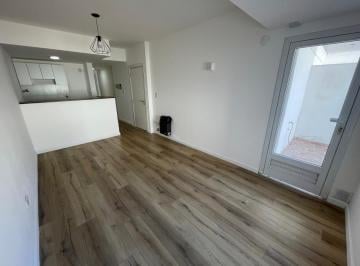 Departamento · 47m² · 2 Ambientes · En Venta Departamento! Dormitorio con Patio - 1 de Mayo Al 1100
