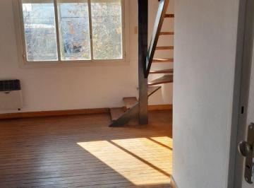 Departamento de 1 ambiente, La Plata · Alquiler Dpto Primer Pisos por Escalera Tipo Dúplex, Al Frente – Próximo a Plaza Malvinas