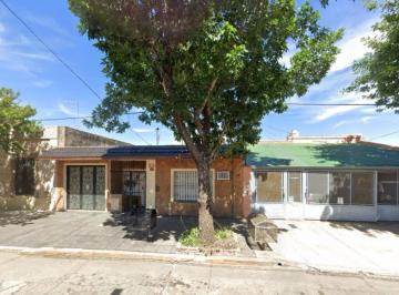 Casa · 207m² · 4 Ambientes · 1 Cochera · Casa en Venta en Pergamino con Garaje y Galpon