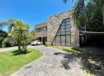 Casa · 250m² · 5 Ambientes · 1 Cochera · Venta Casa 5 Ambientes en Pilar, Country Club Princess con Cochera - Pileta - Vista Al Golf