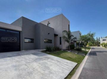 Casa · 130m² · 4 Ambientes · 3 Cocheras · Casa en Venta en Springpark Pilar, Pilar, G. B. a. Zona Norte