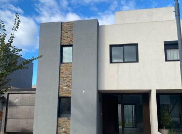 Casa de 6 ambientes, Córdoba · Casa en Venta en Tejas II con 180 m² y 3 Dorm. Introva Housing