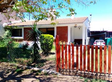 Casa · 103m² · 3 Ambientes · 2 Cocheras · Casa en Venta en San Roque con Pileta
