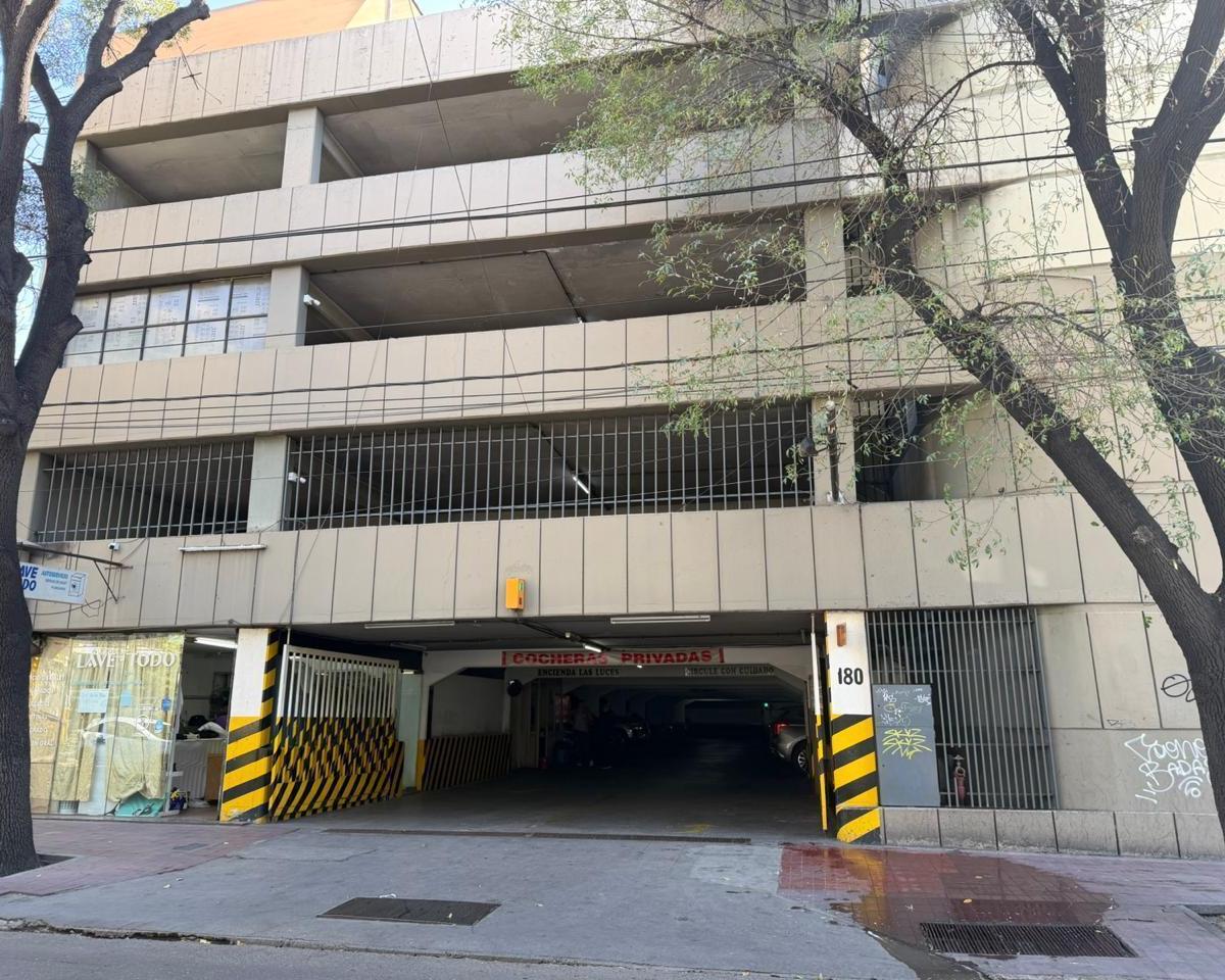Garibaldi al 100, Ciudad de Mendoza, Mendoza
