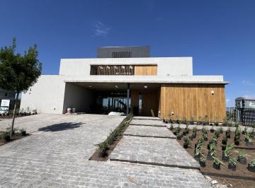 Casa · 336m² · 6 Ambientes · 4 Cocheras · Casa en Nordelta - Los Puentes