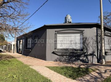 MRE-MRE-2491_2 · En Venta Casa en Esquina 2 Dorm. Planta Baja Cerca del Centro