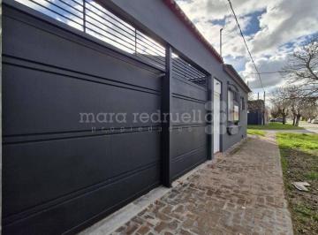 MRE-MRE-2491_2 · En Venta Casa en Esquina 2 Dorm. Planta Baja Cerca del Centro