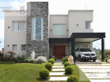 Casa · 210m² · 4 Ambientes · 1 Cochera · Casa en Venta - San Lucas