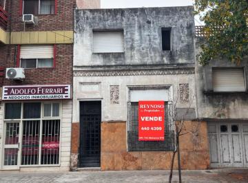 Casa · 220m² · 6 Ambientes · 1 Cochera · Casa en República de La Sexta