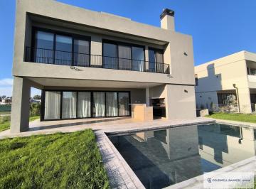 Casa · 240m² · 5 Ambientes · 6 Cocheras · Casa en Venta Canning Chico