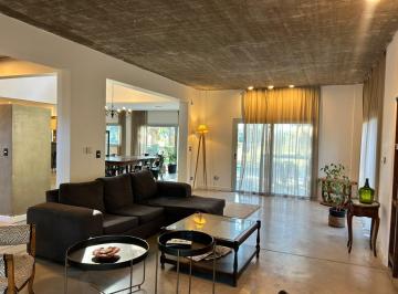 Casa · 280m² · 5 Ambientes · 2 Cocheras · Casa en Barrancas de San Benito Country Club