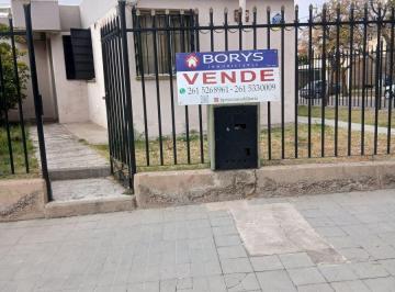 Casa de 3 ambientes, Godoy Cruz · Excelente Ubicación, Casa Esquina.