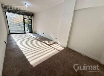 Local comercial · 33m² · Alquiler Local Apto Todo Rubro! Excelente Ubicacion. Charcas y Uriarte!