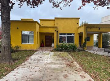 Casa · 152m² · 3 Ambientes · 1 Cochera · Casa en Venta 3 Amb Club de Campo Las Cañuelas