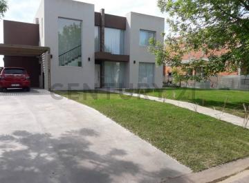 Casa · 181m² · 5 Ambientes · 1 Cochera · Casa en Alquiler de 5 Ambientes Al Agua en Barrio El Cantón Islas – Escobar