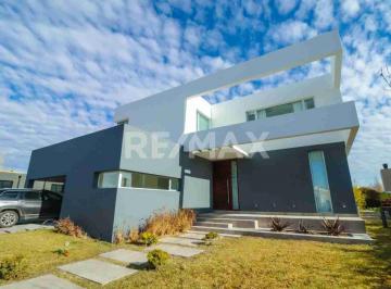 Casa · 460m² · 10 Ambientes · 2 Cocheras · Alquiler Casa Nivel Gerencial La Zagala