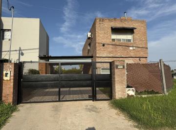 Casa · 121m² · 4 Ambientes · 3 Cocheras · Casa en Esquina - Las Acequias del Aire - Apto Crédito