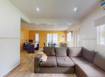 Casa · 210m² · 7 Ambientes · Casa en Venta - 3 Dorm. 2 Baños - 1666 m - La Plata