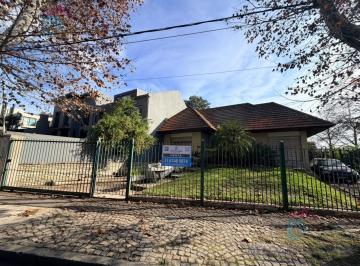 Casa · 599m² · 4 Ambientes · 1 Cochera · Casa Lote Propio en Tigre Centro
