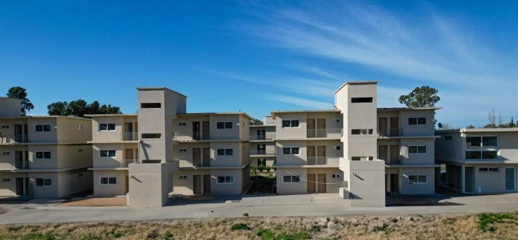 CHIC VILLAGE PILAR, Joaquín Gonzalez 2100