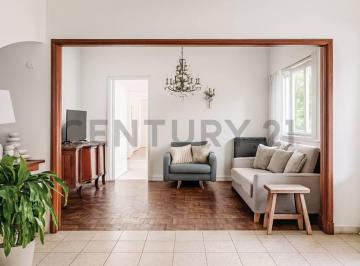 Casa · 311m² · 8 Ambientes · Casa en Venta – Calle 14 Entre 42 y 43