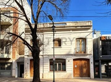Casa · 311m² · 8 Ambientes · Casa en Venta – Calle 14 Entre 42 y 43